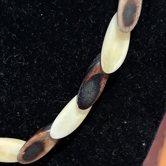 Elegant Two-Tone Necklace ivory - Picture 2 of 7